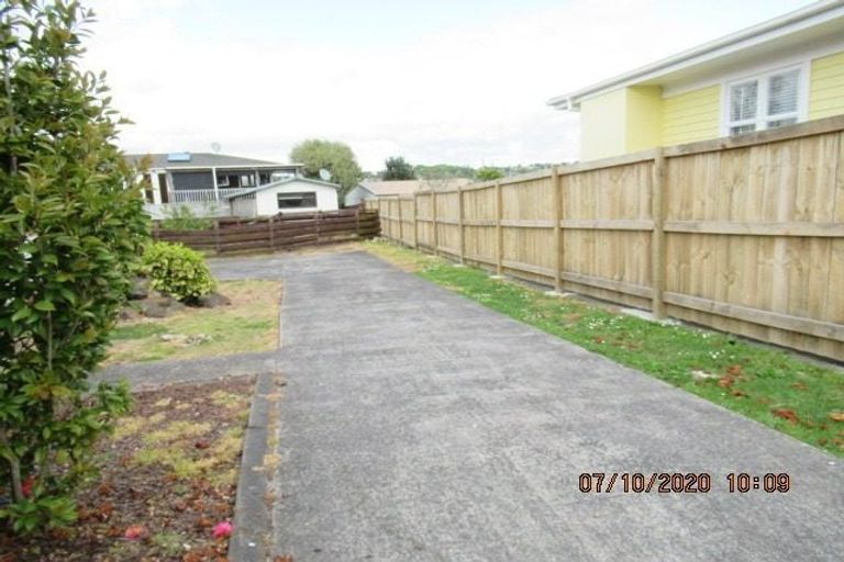 Photo of property in 4 Helleur Road, Massey, Auckland, 0614