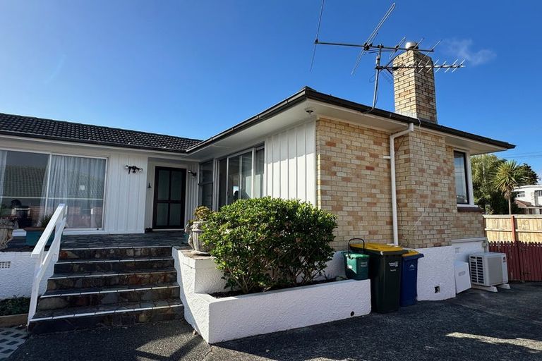 Photo of property in 1/5 Sydney Street, Hauraki, Auckland, 0622