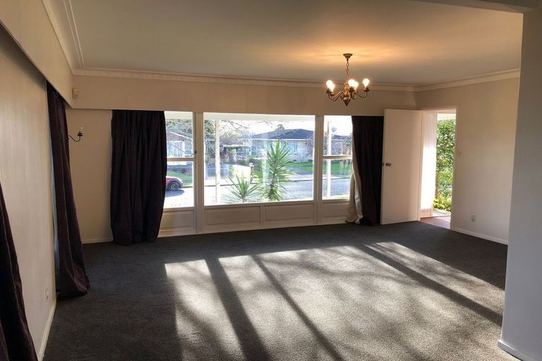 Photo of property in 11 Tupaki Place, Pakuranga Heights, Auckland, 2010