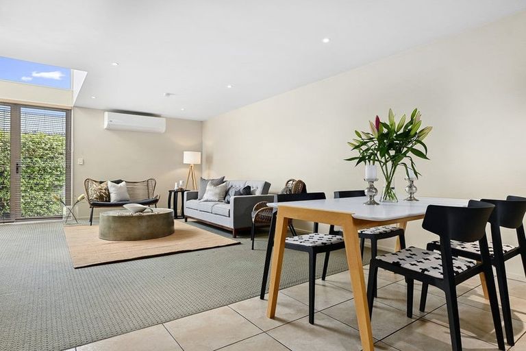 Photo of property in 2/1010 Colombo Street, St Albans, Christchurch, 8014