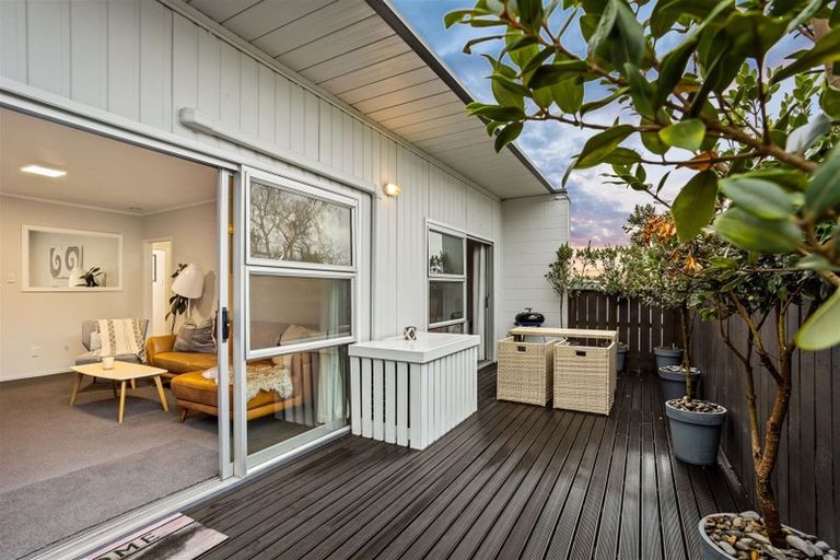 Photo of property in 68a Colwill Road, Massey, Auckland, 0614