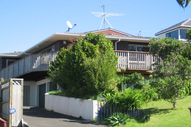 Photo of property in 2 Helvetia Drive, Browns Bay, Auckland, 0630
