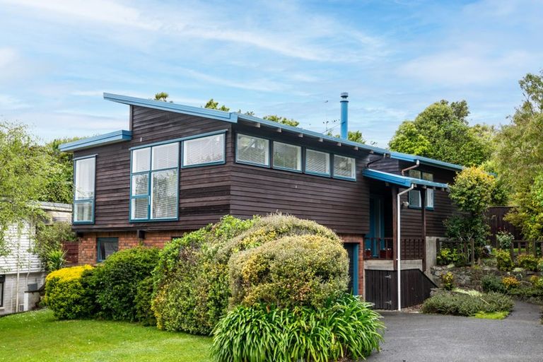 Photo of property in 72 Churton Drive, Churton Park, Wellington, 6037