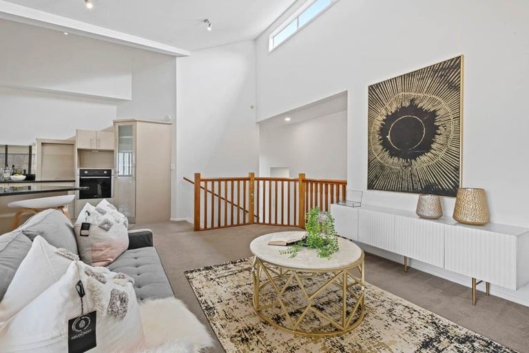 Photo of property in 14 Kinleith Way, Albany, Auckland, 0632