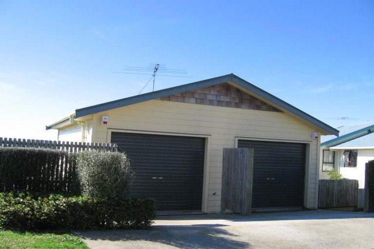 Photo of property in 14f1 Bandipur Terrace, Broadmeadows, Wellington, 6035