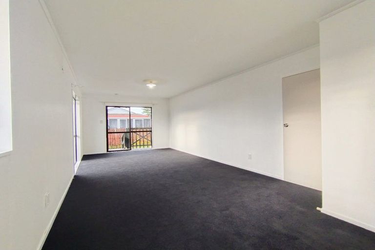Photo of property in 1/81 Luanda Drive, Ranui, Auckland, 0612