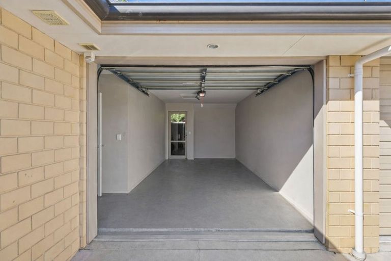 Photo of property in 42 Thackeray Place, Waltham, Christchurch, 8023