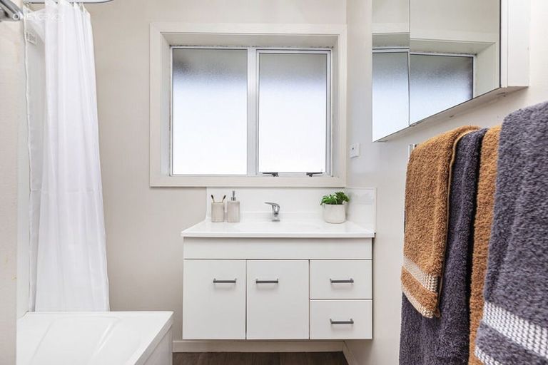 Photo of property in 25 Fenhall Street, Russley, Christchurch, 8042