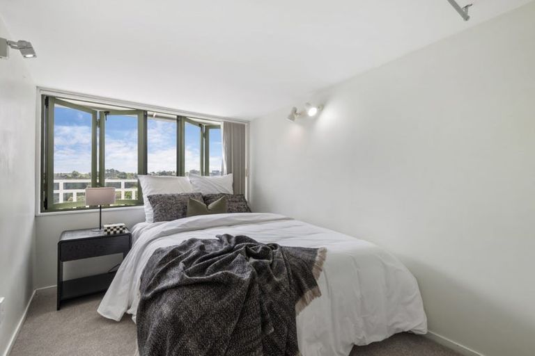 Photo of property in 2/21 Bonito Place, Bayview, Auckland, 0629