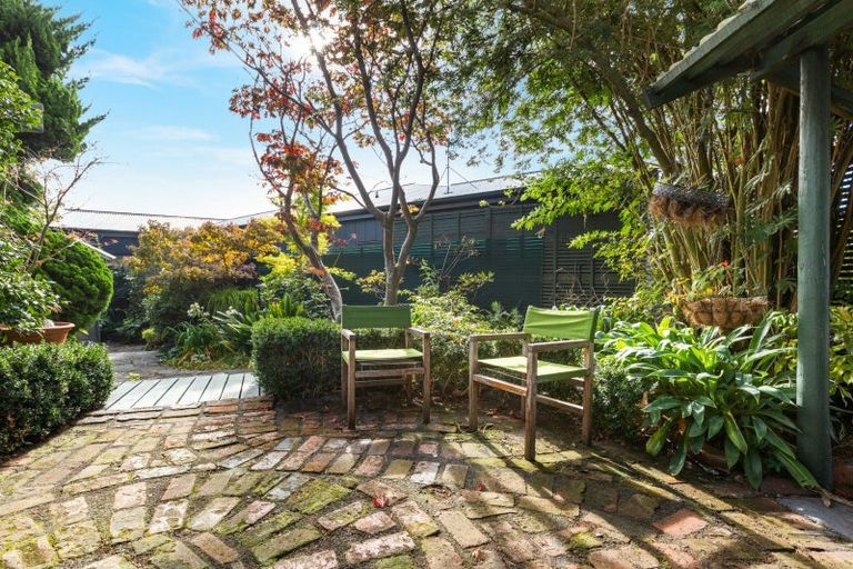 Photo of property in 12 Saint Hill Lane, Havelock North, 4130