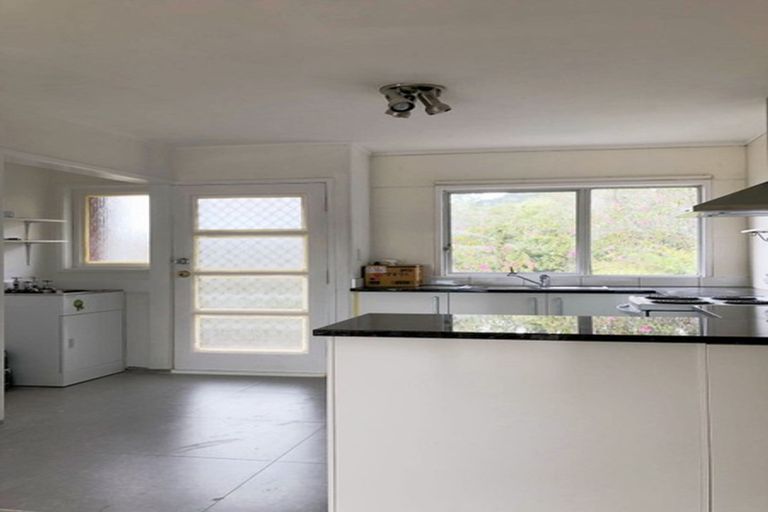 Photo of property in 2/15 Trojan Crescent, New Lynn, Auckland, 0600