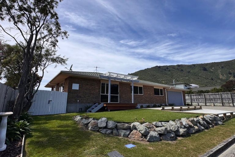 Photo of property in 67 Moana View Road, Waikawa, Picton, 7220