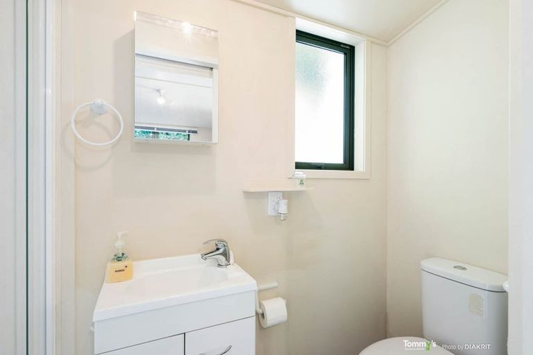 Photo of property in 2 Huntingdon Street, Northland, Wellington, 6012