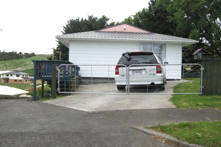 Photo of property in 13 Hawke Place, Pukekohe, 2120