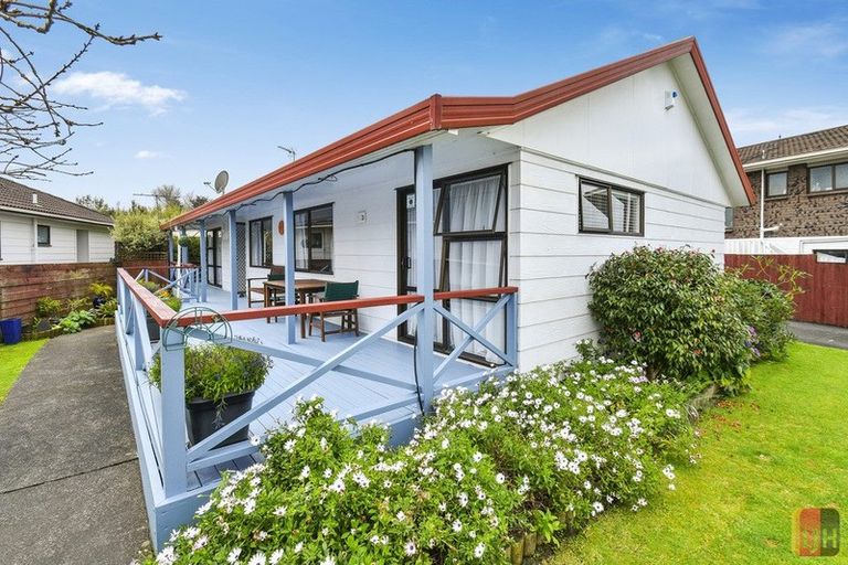 Photo of property in 7 Oakmont Place, Wattle Downs, Auckland, 2103