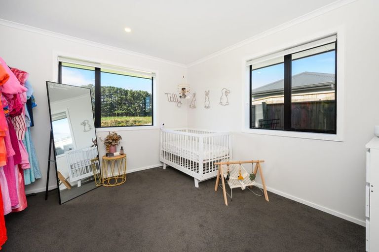Photo of property in 50 Atlantic Drive, Fitzherbert, Palmerston North, 4410