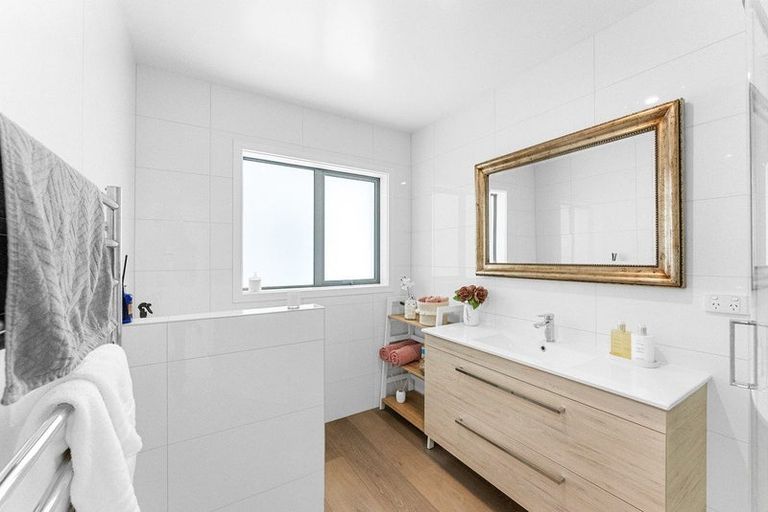 Photo of property in 10f Tupare Place, Highlands Park, New Plymouth, 4312