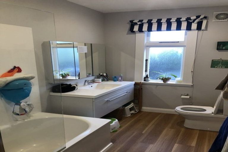 Photo of property in 21 Chamberlain Road, Karori, Wellington, 6012