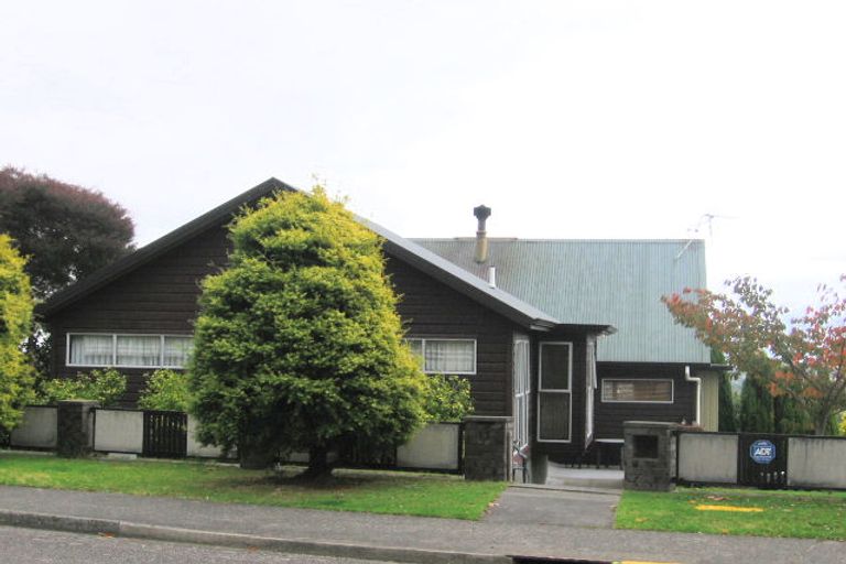 Photo of property in 13 Kea Street, Waikanae, 5036