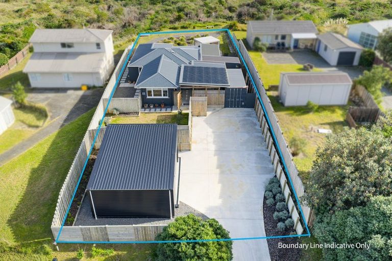 Photo of property in 3 Kent Avenue, Waitarere Beach, Levin, 5510