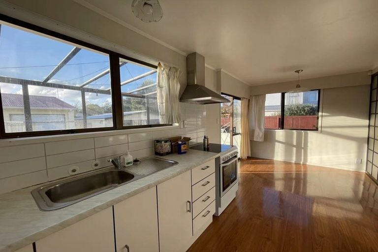 Photo of property in 5 Booralee Avenue, Botany Downs, Auckland, 2010