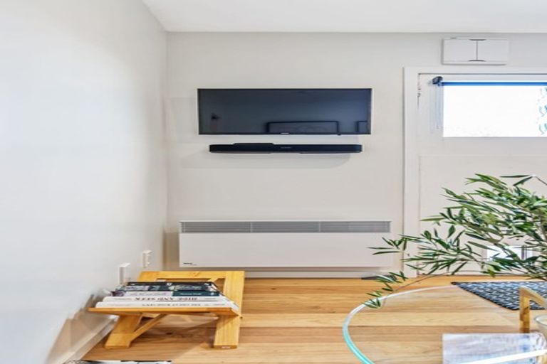 Photo of property in 49 Rolleston Street, Mount Cook, Wellington, 6021