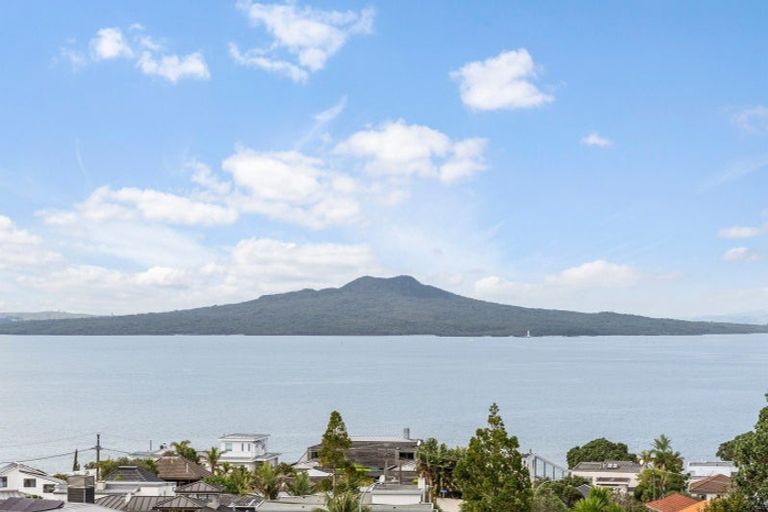 Photo of property in 1/3 Katui Street, Castor Bay, Auckland, 0620