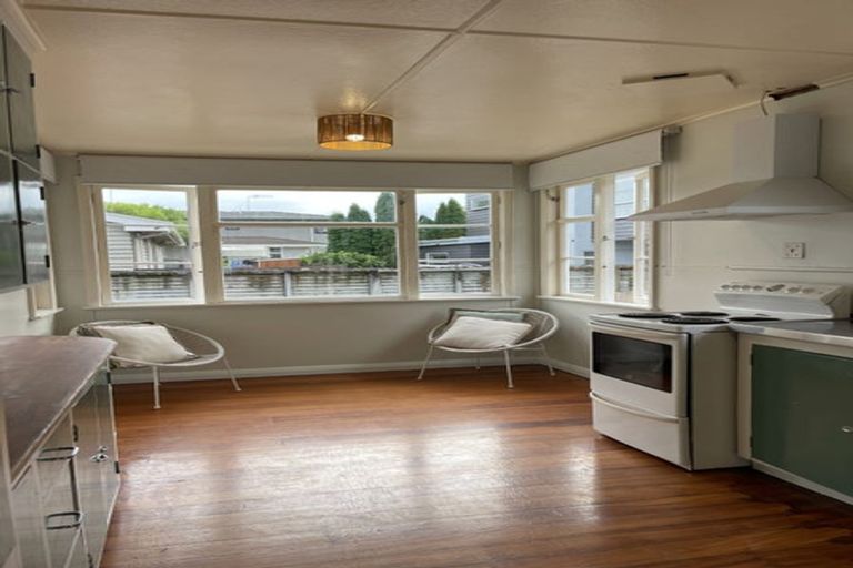 Photo of property in 14 Salisbury Avenue, Terrace End, Palmerston North, 4410