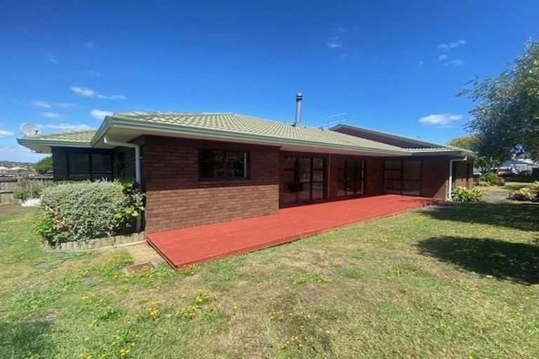 Photo of property in 142 Botany Road, Botany Downs, Auckland, 2010