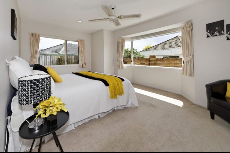 Photo of property in 21 Suncrest Drive, West Harbour, Auckland, 0618