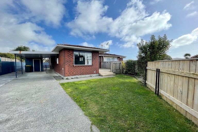 Photo of property in 1 Puriri Place, Levin, 5510