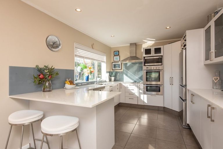 Photo of property in 24 Observatory Close, Whitby, Porirua, 5024