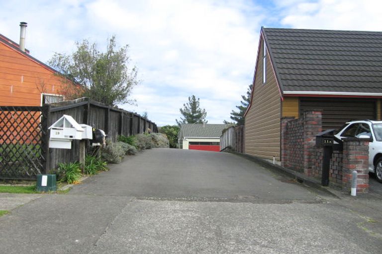 Photo of property in 17 Heathcote Place, Fitzherbert, Palmerston North, 4410