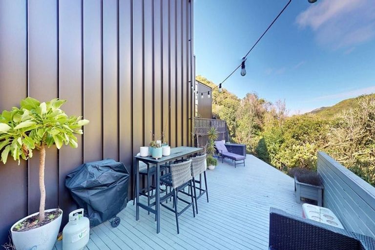 Photo of property in 39 Rua Kai Way, Brooklyn, Wellington, 6021