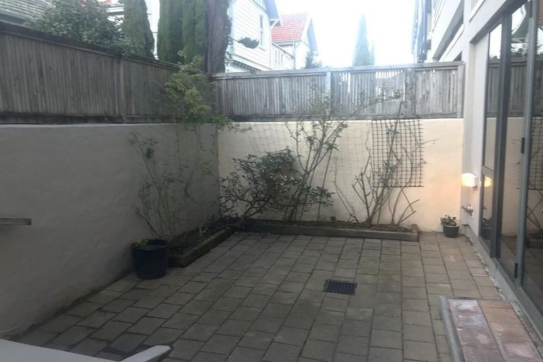 Photo of property in 28u2 Hobson Street, Thorndon, Wellington, 6011