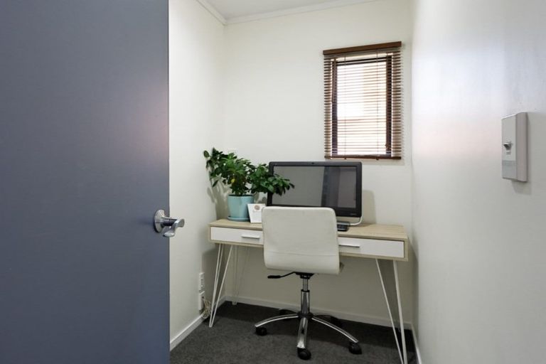 Photo of property in 6 Cloghan Close, Massey, Auckland, 0614