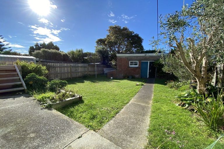 Photo of property in 7a Freyberg Street, Lyall Bay, Wellington, 6022