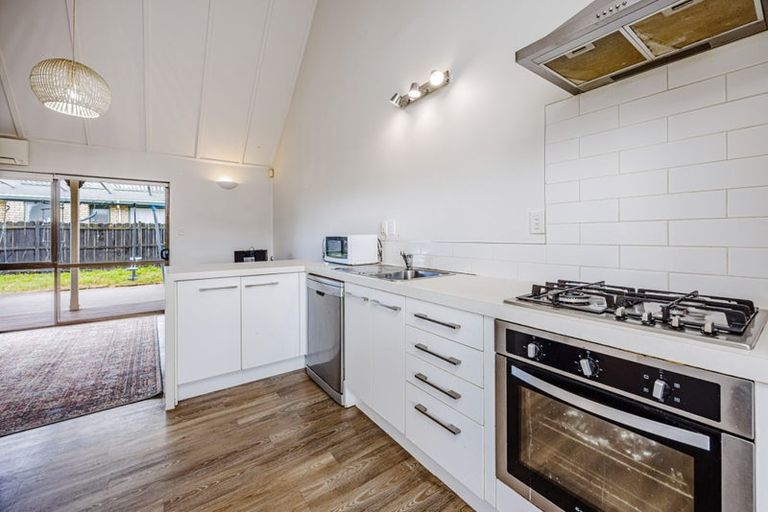 Photo of property in 12/58 Manuroa Road, Takanini, 2112