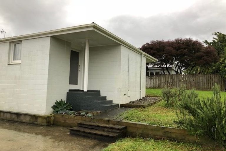 Photo of property in 6 Tawa Place, Waiuku, 2123