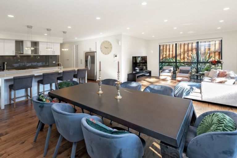 Photo of property in 16 Carlos Drive, Flat Bush, Auckland, 2016