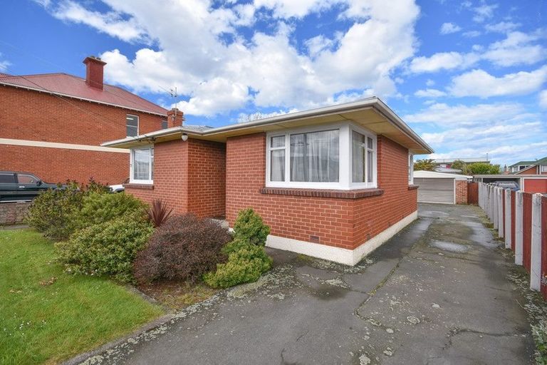 Photo of property in 73 Macandrew Road, South Dunedin, Dunedin, 9012