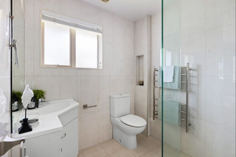 Photo of property in 52 Grovenor Drive, Orewa, 0931