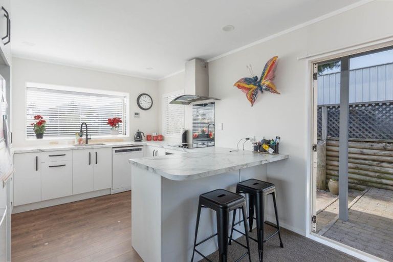 Photo of property in 37 Sunset Street, Hilltop, Taupo, 3330