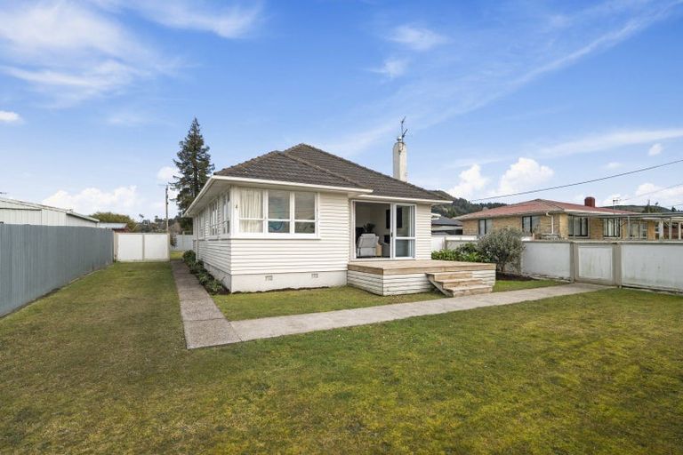 Photo of property in 2 Tapsell Road, Fairy Springs, Rotorua, 3015