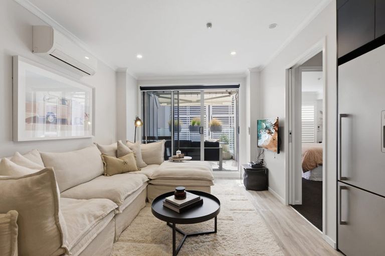 Photo of property in 2/19 Victoria Road, Mount Maunganui, 3116