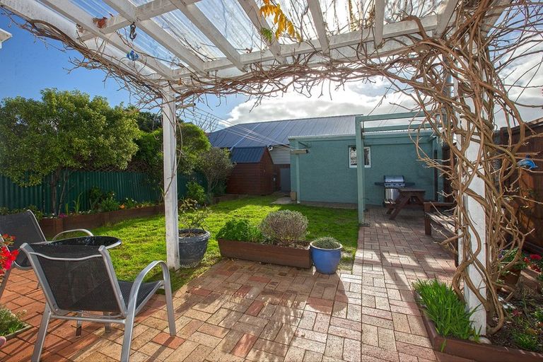 Photo of property in 63 Endeavour Street, Lyall Bay, Wellington, 6022