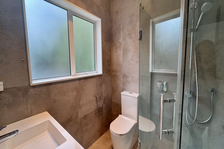 Photo of property in 31a Wairau Road, Forrest Hill, Auckland, 0627