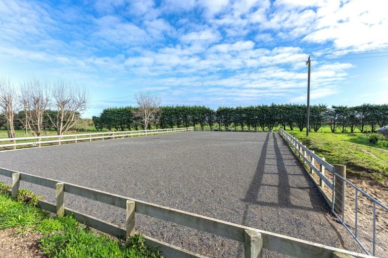 Photo of property in 593 Waikawa Beach Road, Waikawa Beach, Levin, 5573