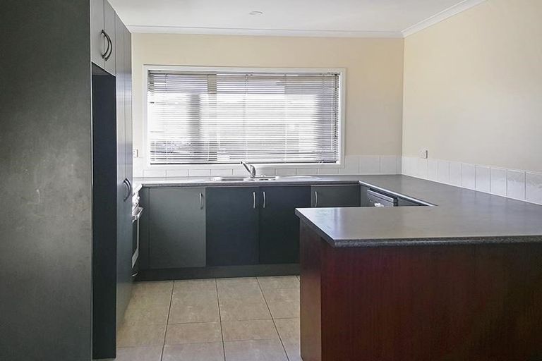 Photo of property in 24 Rock Daisy Crescent, Mangere, Auckland, 2022