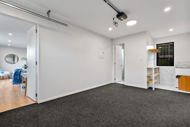 Photo of property in 112b Hutchinson Avenue, New Lynn, Auckland, 0600